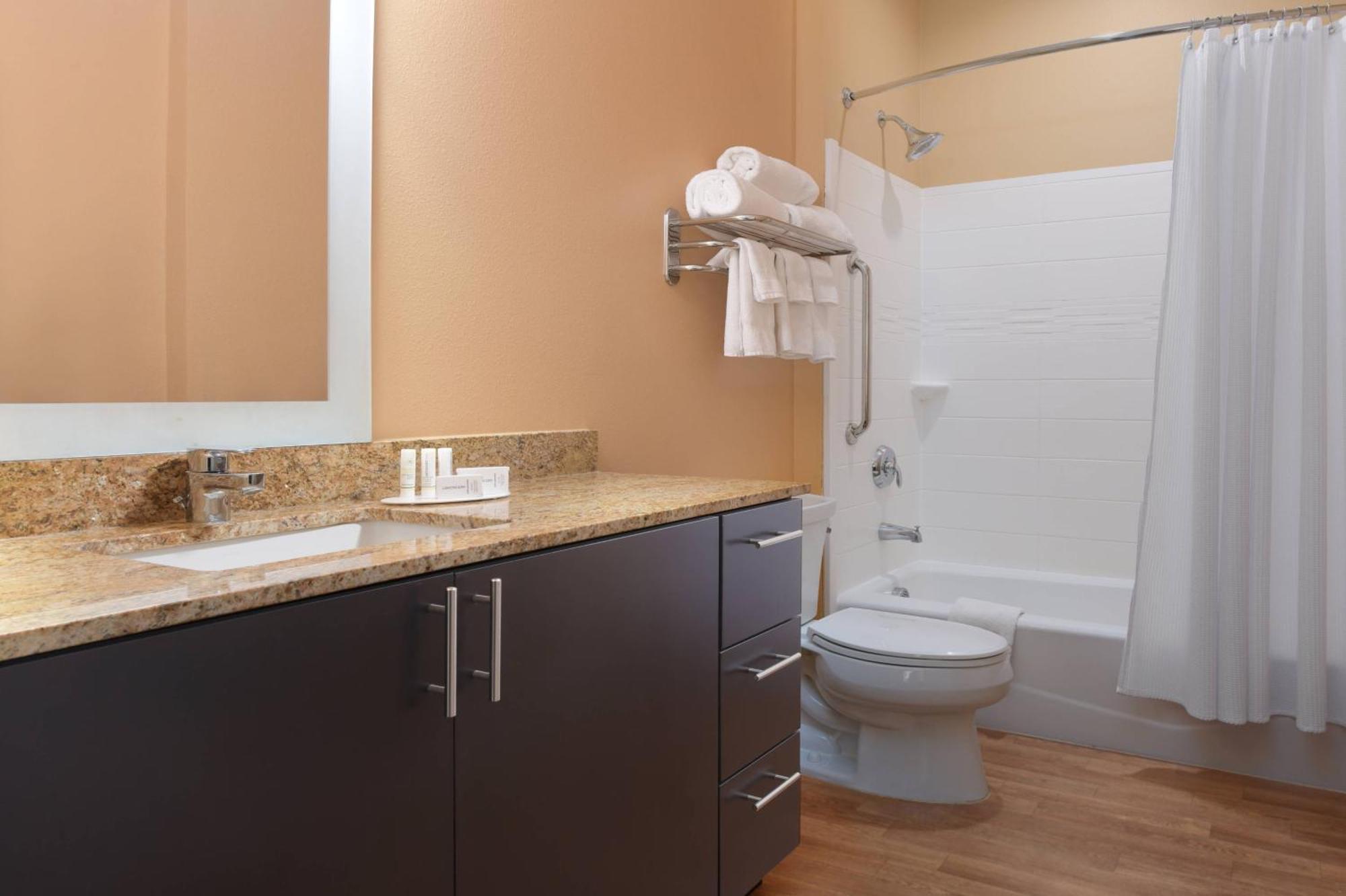 Towneplace Suites By Marriott Lake Jackson Clute Esterno foto