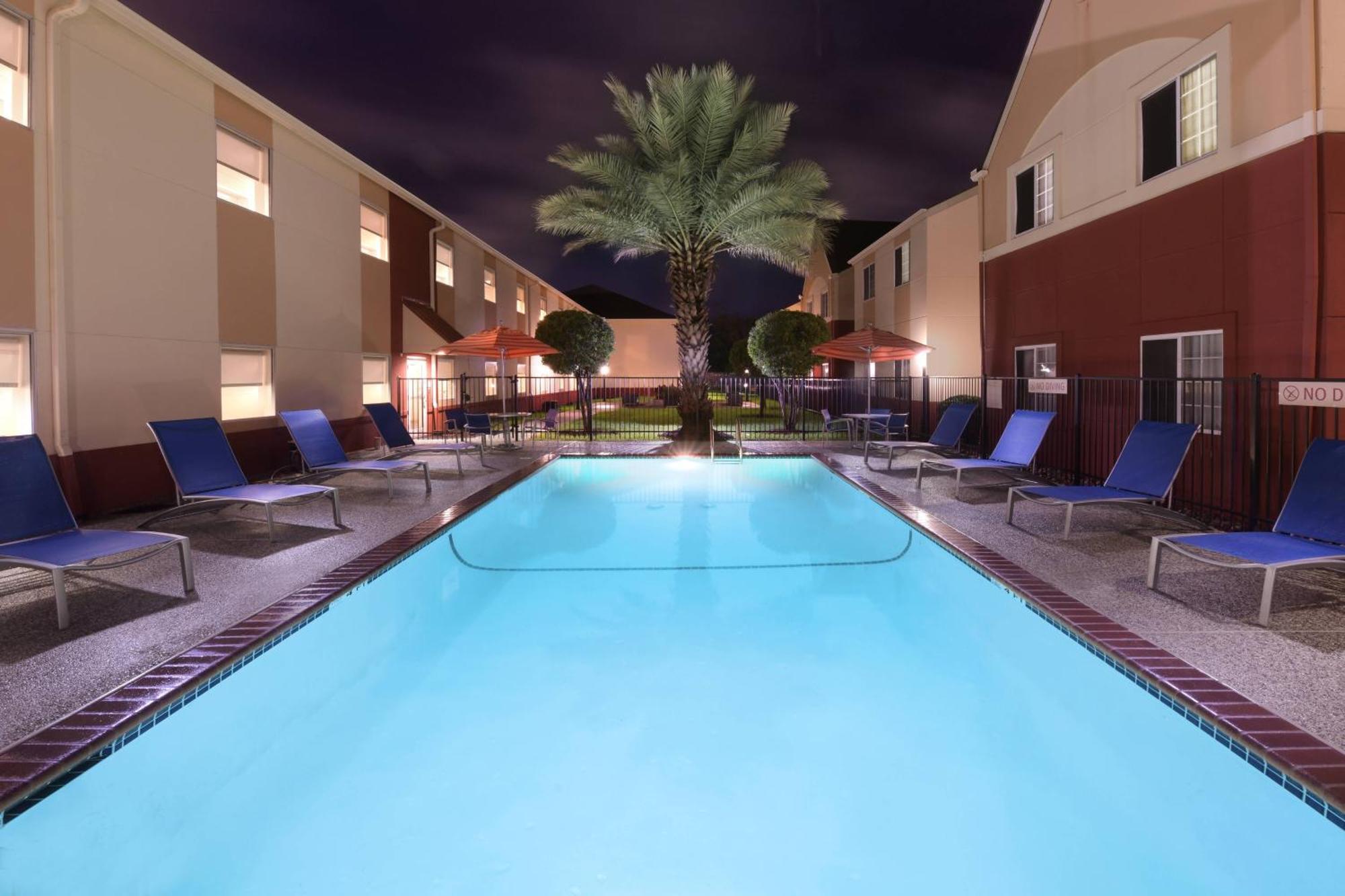 Towneplace Suites By Marriott Lake Jackson Clute Esterno foto