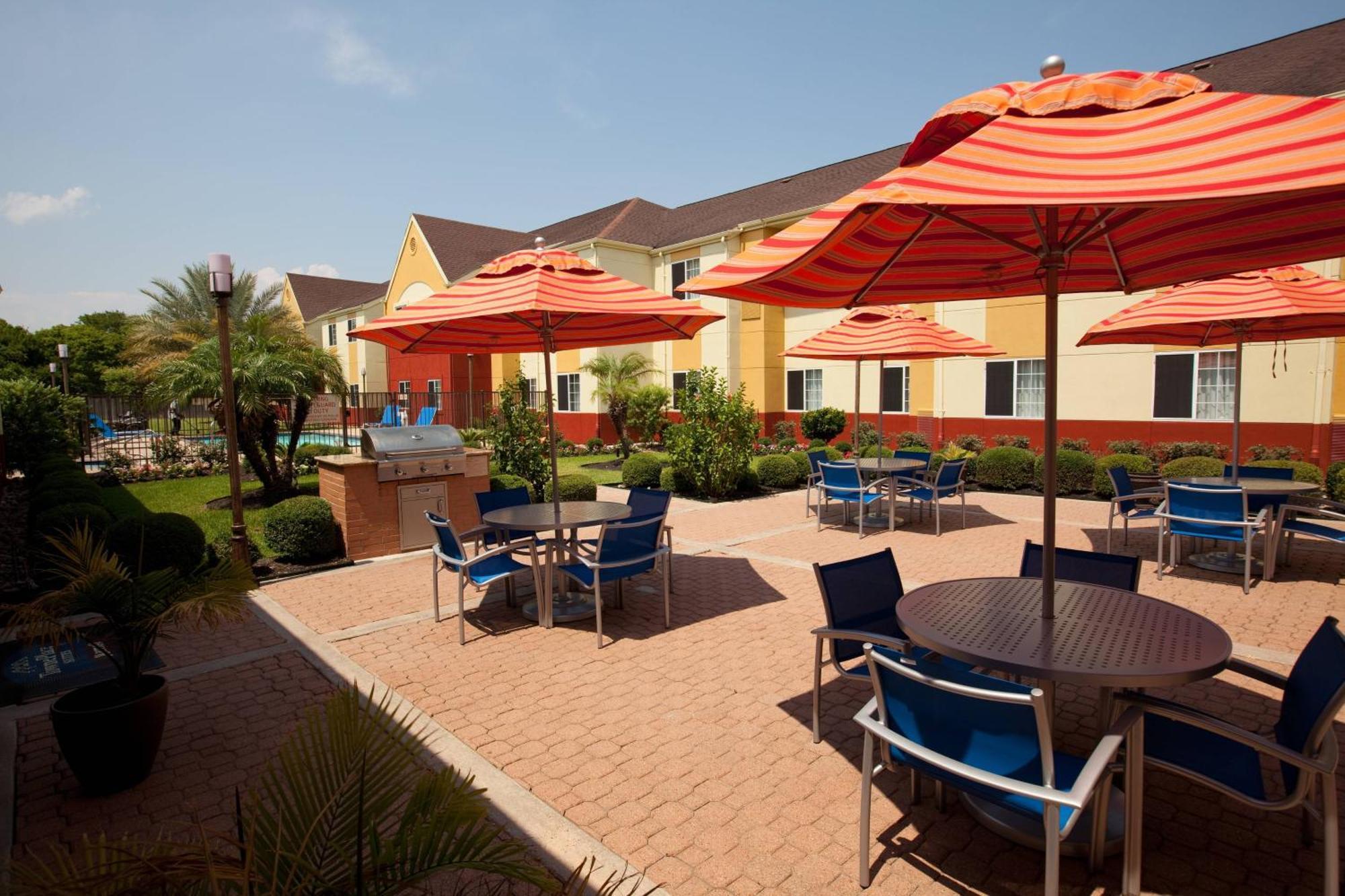 Towneplace Suites By Marriott Lake Jackson Clute Esterno foto